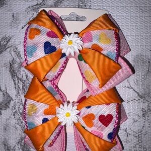 Vibrant Heart Bow Hair Clips with Daisy Detail